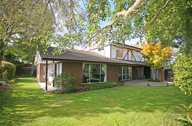 6A Calbreath Place, Russley, Christchurch - Carousel 2