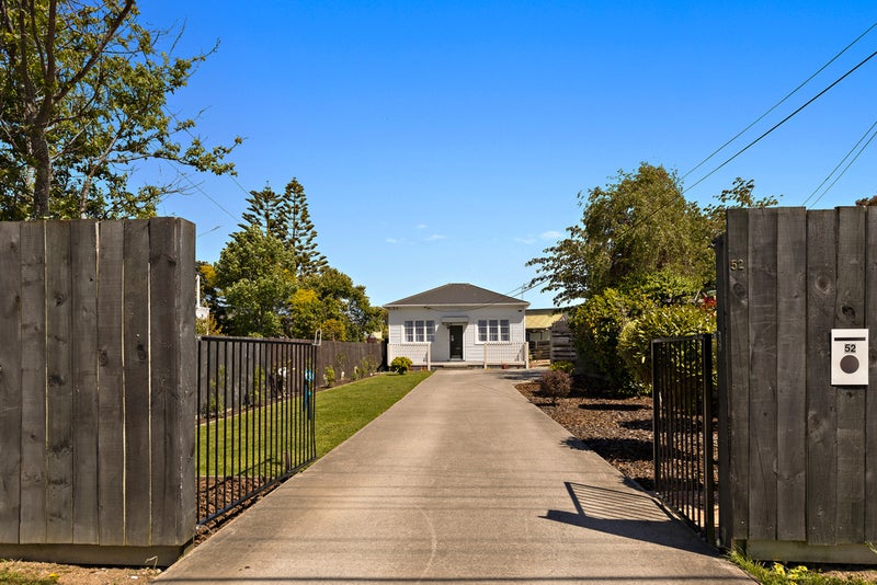 52 Awamutu Grove, Waiwhetu, Lower Hutt - Carousel 1