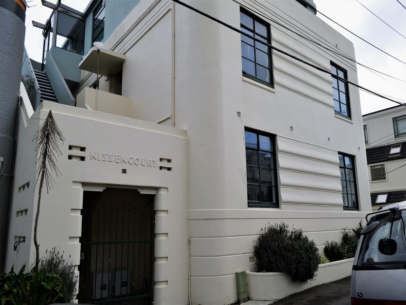 11E Hawker Street, Mount Victoria, Wellington - Carousel 1