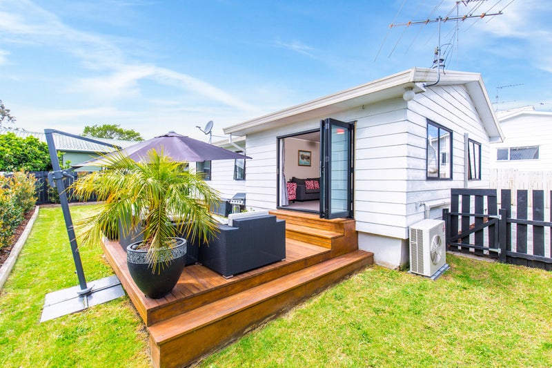 2/51 Tramway Road, Beach Haven, Auckland - Carousel 1