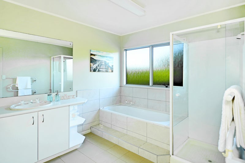 2/12 Bank Street, Hillcrest, Auckland - Carousel 10