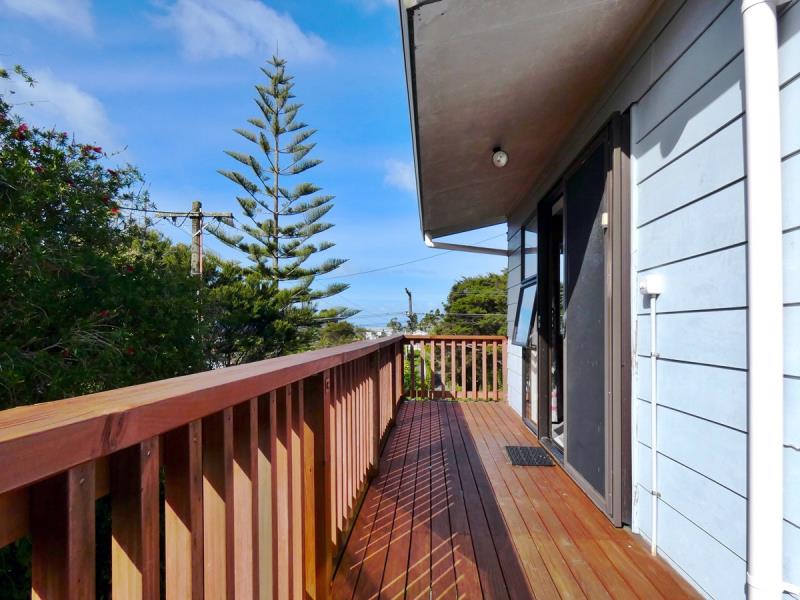 1/57 Cliff View Drive, Green Bay, Auckland - Carousel 1