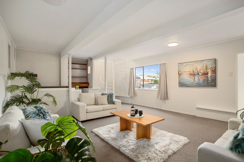 2/10 Pickwick Parade, Mellons Bay, Auckland - Carousel 2