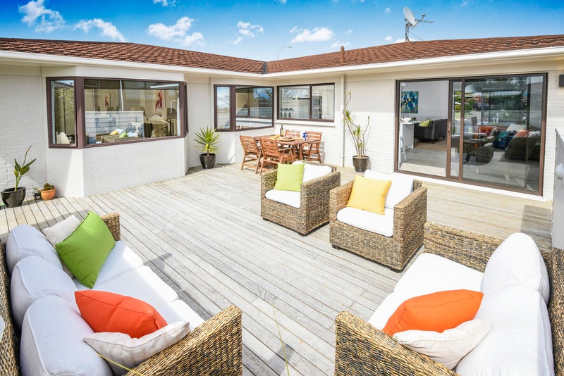 72 Highland Park Drive, Highland Park, Auckland - Carousel 2