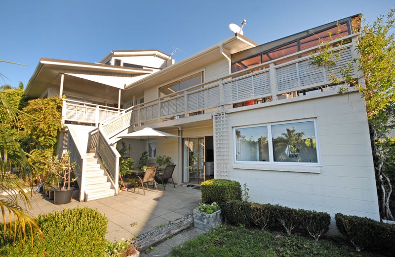 1/134 Aberdeen Road, Campbells Bay, Auckland - Carousel 1