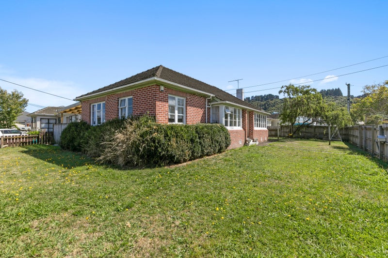1 Compton Crescent, Taita, Lower Hutt - Carousel 1