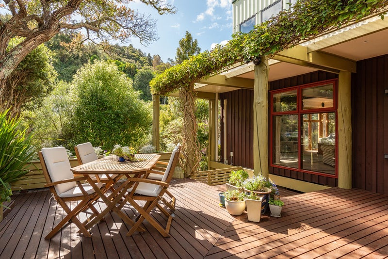 9 Amapur Drive, Khandallah, Wellington - Carousel 1