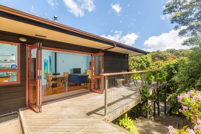 22 Albert Crescent, Ostend, Waiheke Island - Carousel 1