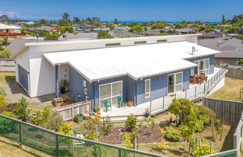 13 Lithgow Drive, Otamatea, Whanganui - Carousel 1