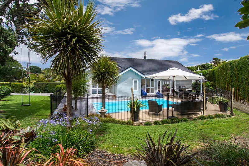 10 Marine Parade, Mellons Bay, Auckland - Carousel 1