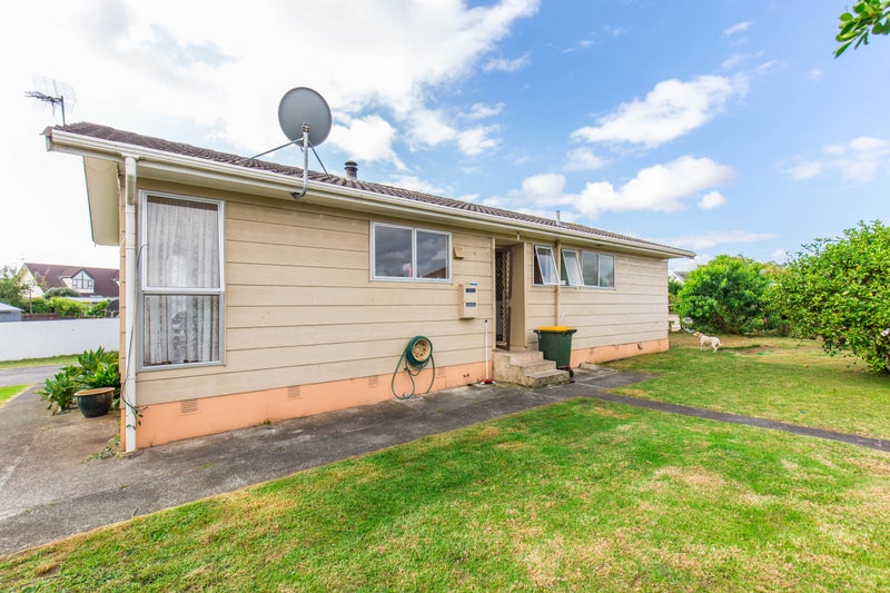 20 Adel Place, Weymouth, Auckland - Carousel 2