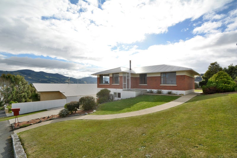 26 Bayne Terrace, Macandrew Bay, Dunedin - Carousel 1