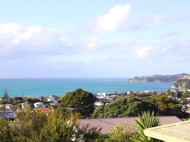 2 D'Oyly Drive, Stanmore Bay, Whangaparaoa - Carousel 1