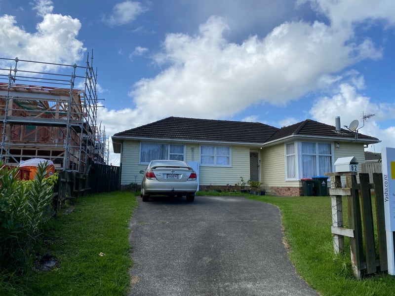 82 Commodore Drive, Lynfield, Auckland - Carousel 1