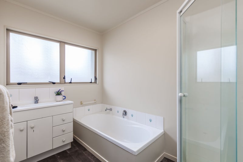 2/692 Whangaparaoa Road, Stanmore Bay, Whangaparaoa - Carousel 12