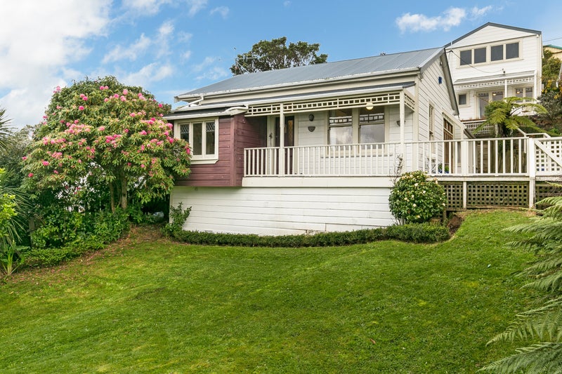 19 Harbour View Road, Northland, Wellington - Carousel 1