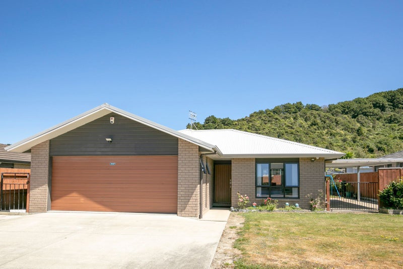 33 Sun Valley Grove, Wainuiomata, Lower Hutt - Carousel 1
