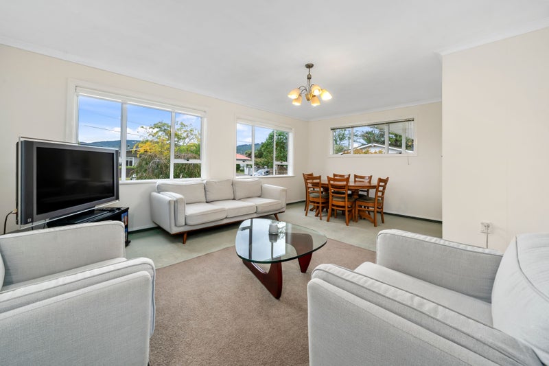 14 Golders Road, Elderslea, Upper Hutt - Carousel 2