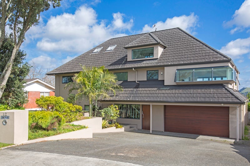 12 Suzetta Place, Sunnyhills, Auckland - Carousel 1
