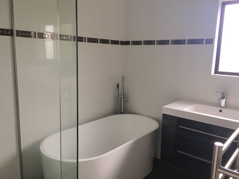 2/24 Barbados Drive, Unsworth Heights, Auckland - Carousel 5