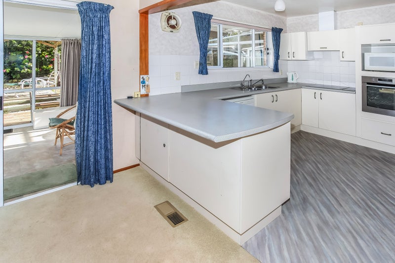 3 Callender Place, Shelly Park, Auckland - Carousel 10