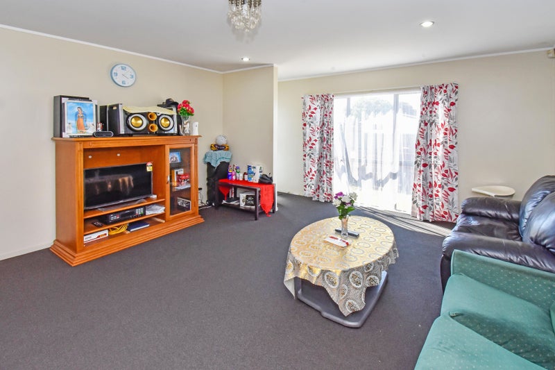 1/5 Volta Place, Clendon Park, Auckland - Carousel 2