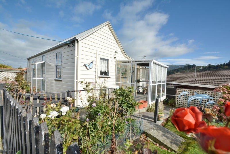 4 Magnetic Street, Port Chalmers, Dunedin - Carousel 2