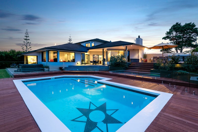141 Point View Drive, East Tamaki Heights, Auckland - Carousel 1