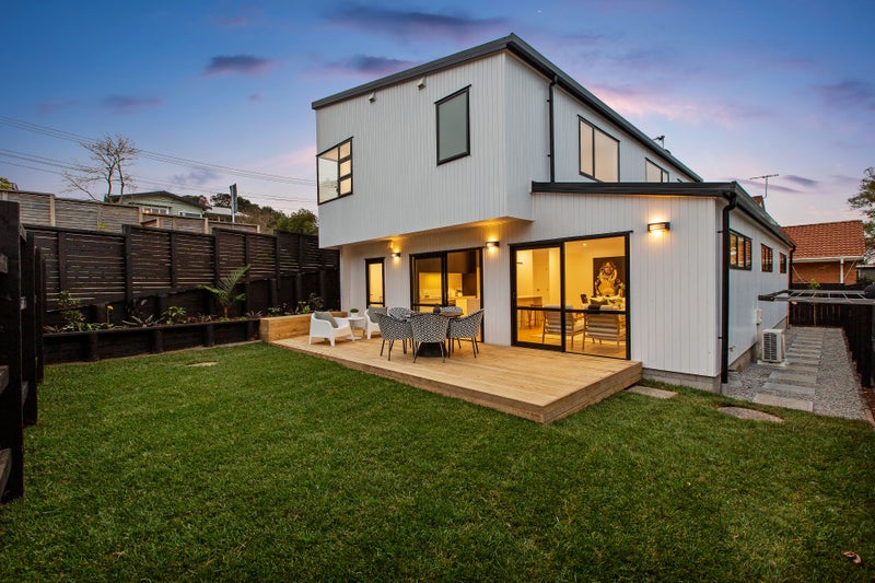 33 Woodward Avenue, Mangere Bridge, Auckland - Carousel 1