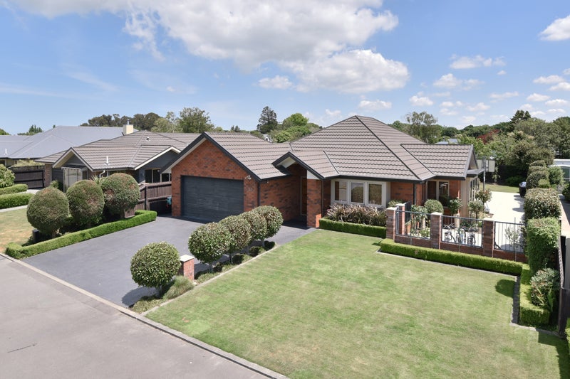 27 Heathridge Place, Lincoln, Lincoln - Carousel 1