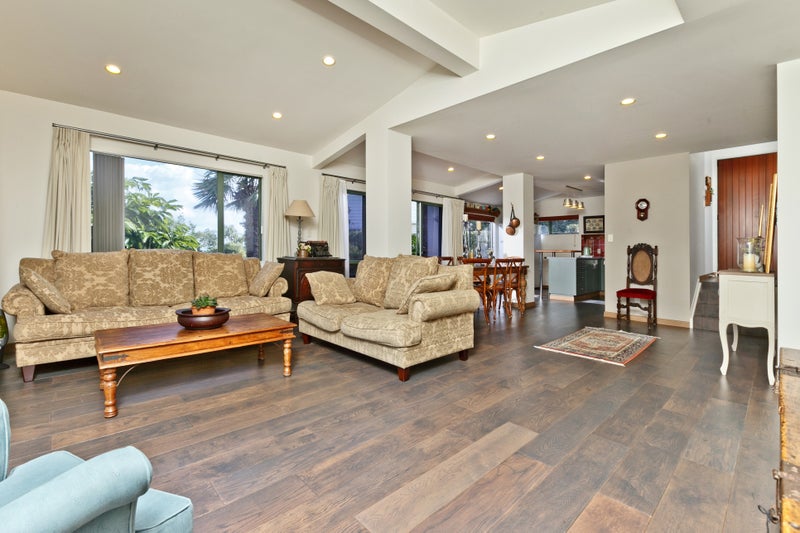 2/68 Aberdeen Road, Campbells Bay, Auckland - Carousel 2