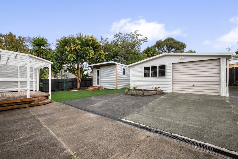 19 Becker Drive, Weymouth, Auckland - Carousel 1