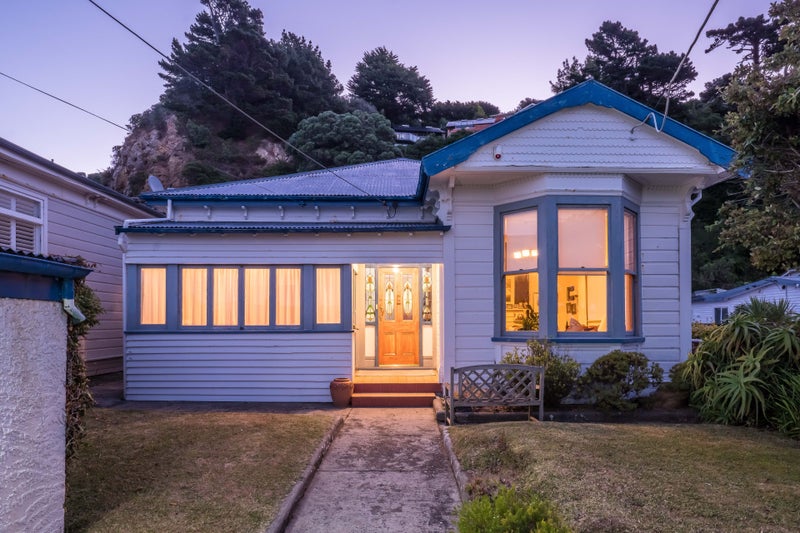 83 Marine Parade, Seatoun, Wellington - Carousel 2