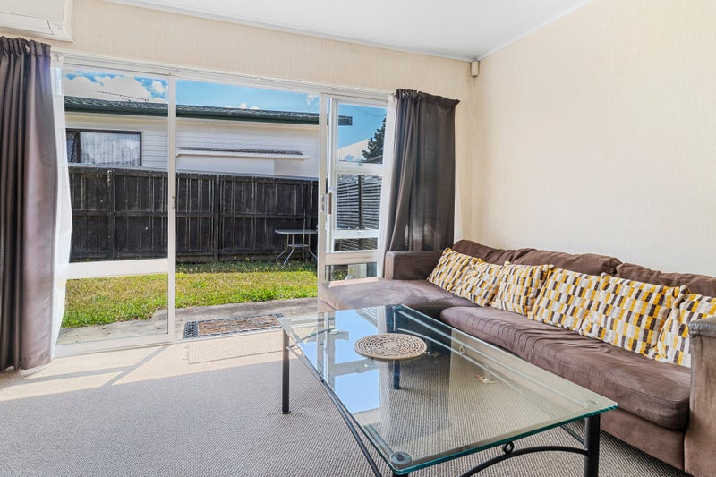 1/10 Roseburn Place, Pakuranga, Auckland - Carousel 2