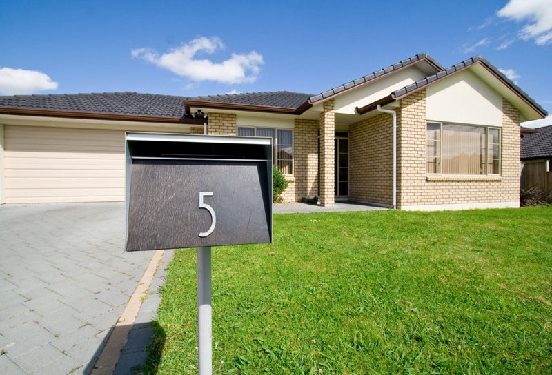 5 Deerfield Place, Flat Bush, Auckland - Carousel 1