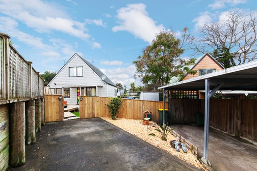 2/39 Vina Place, Massey, Auckland