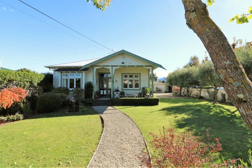 2 Wyndham Street, Carterton