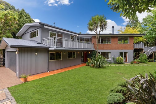 41 Bush Road, Waiatarua, Auckland