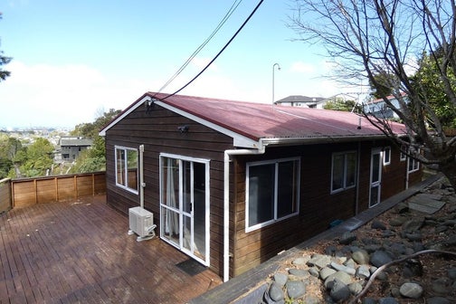 2/633 Glenfield Road, Totara Vale, Auckland