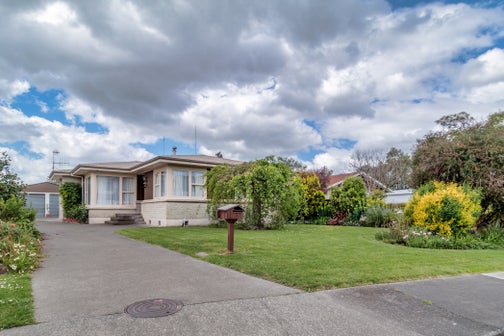 205 Sunnybank Crescent, Camberley, Hastings