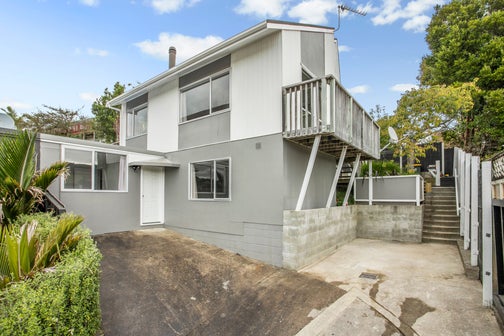 2/10 Pickwick Parade, Mellons Bay, Auckland