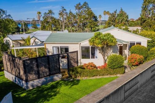 11 Tangaroa Street, Point England, Auckland