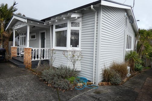 8 Cresta Avenue, Beach Haven, Auckland