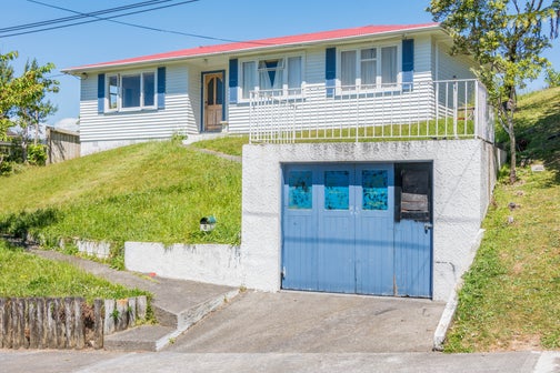 6 Wakefield Terrace, Tawa, Wellington