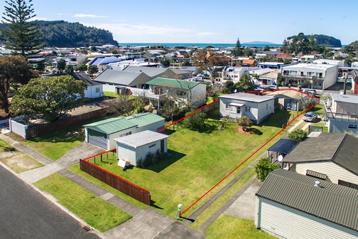 102 Charleston Avenue, Whangamata