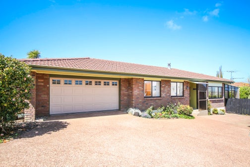 1/15 Essington Place, Half Moon Bay, Auckland