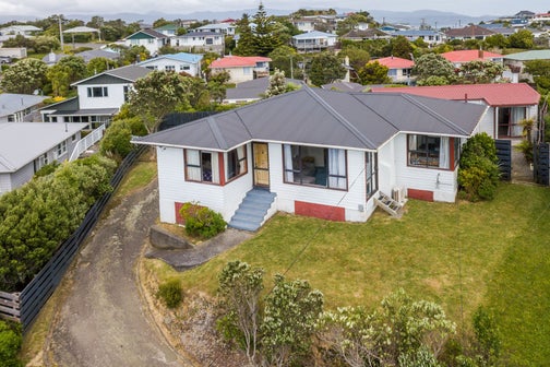 13 Brooker Grove, Newlands, Wellington