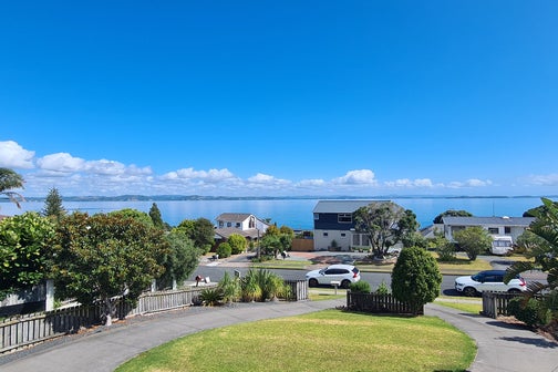19 Pacific Parade, Army Bay, Whangaparaoa