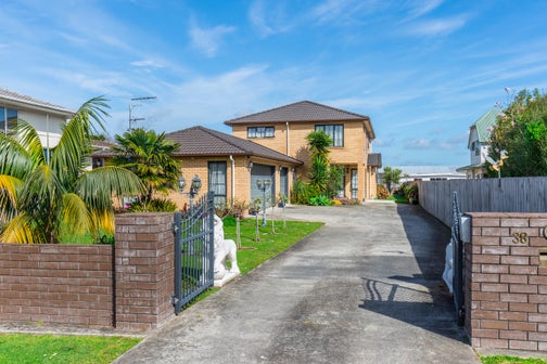 38 McInnes Road, Weymouth, Auckland