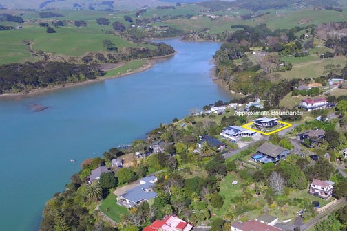 78B Greenslade Road, Raglan